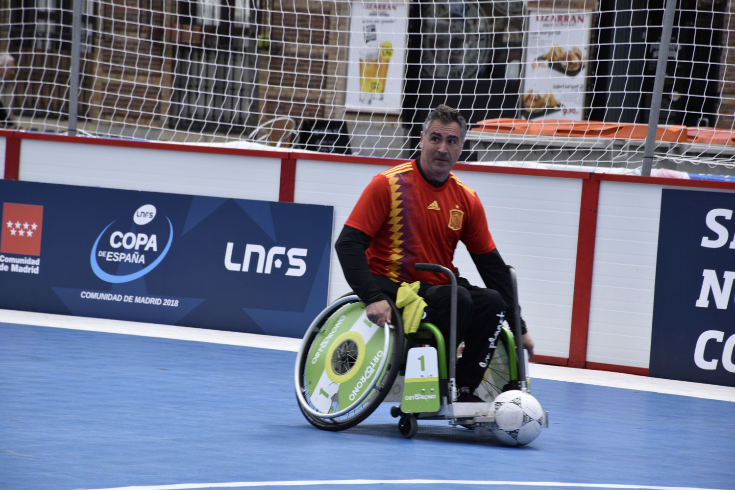 Futbolista en silla de ruedas