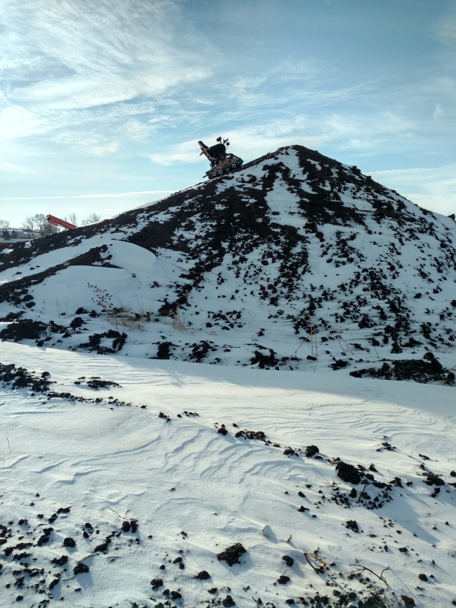 silla de ruedas todoterreno modelo STS en la nieve